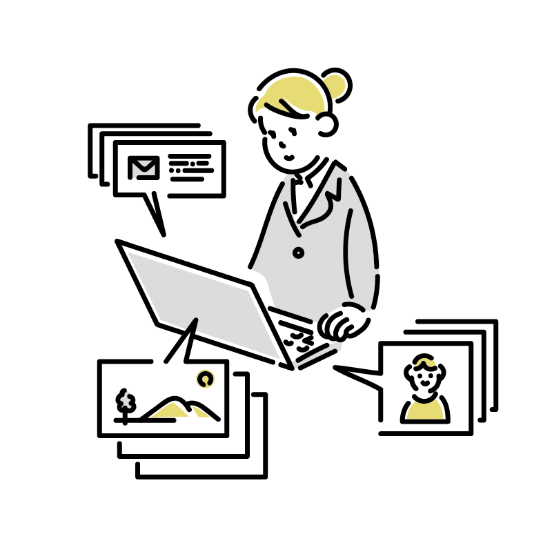 パソコンで検索する女性